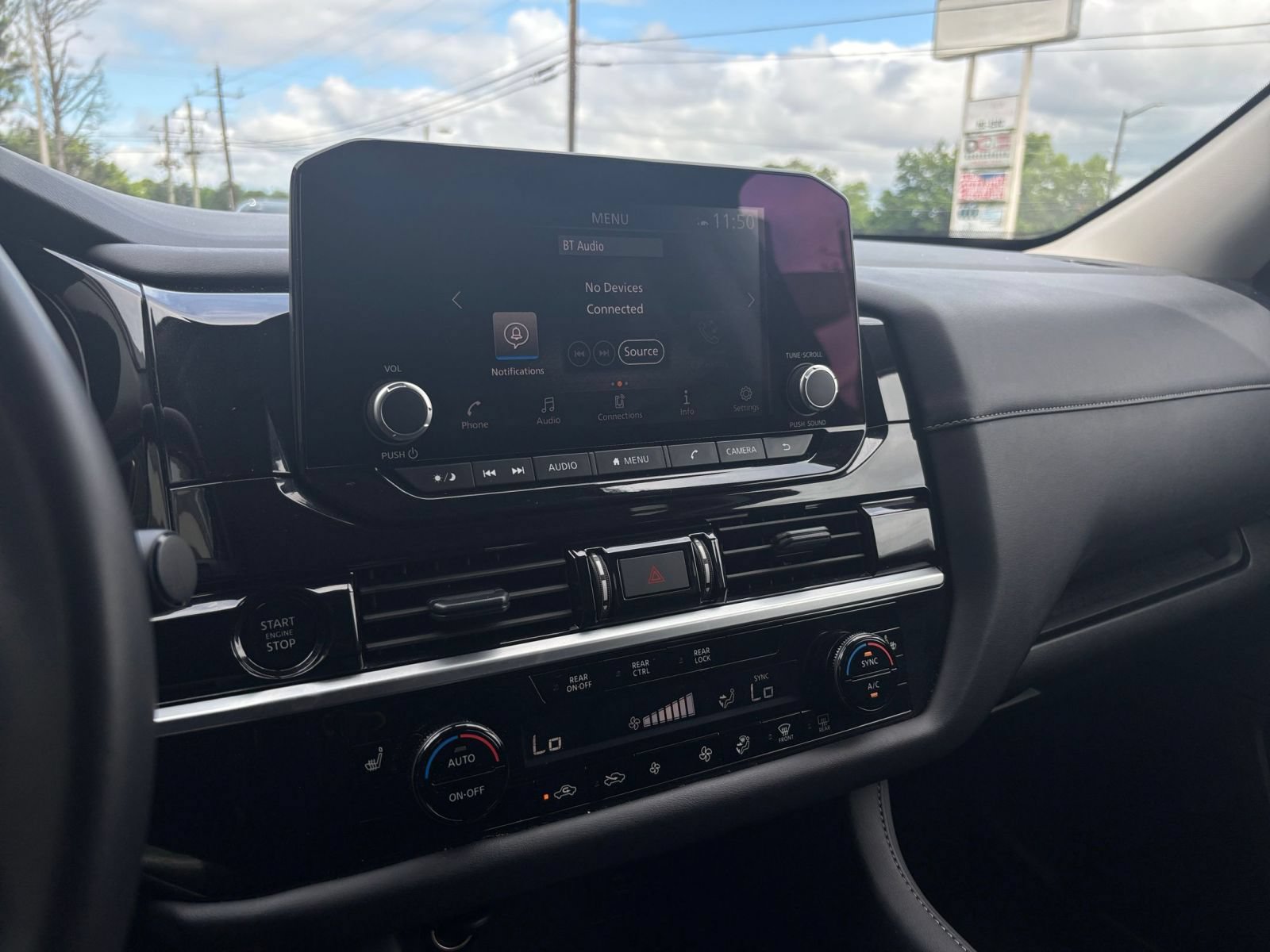 Used 2025 Nissan Pathfinder SV FWD image 20