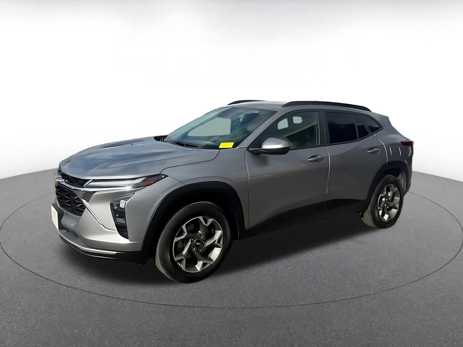 Used 2025 Chevrolet Trax LT FWD image 8