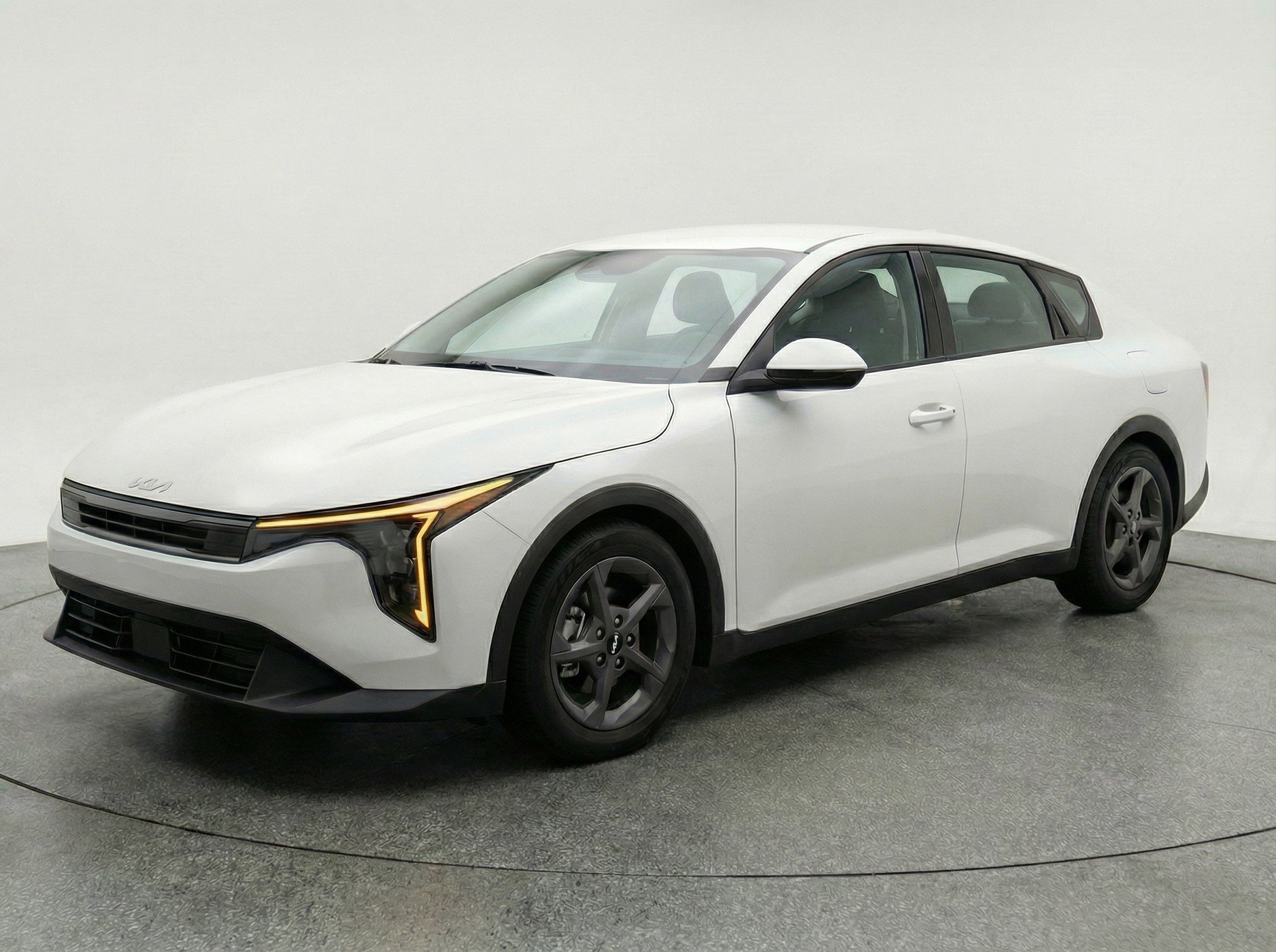 Used 2025 Kia K4 LXS image 3