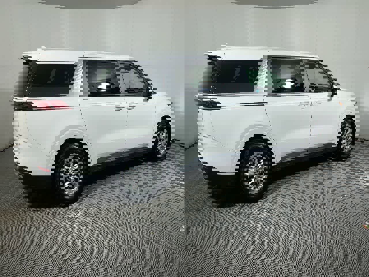 Used 2024 Kia Carnival LX image 14