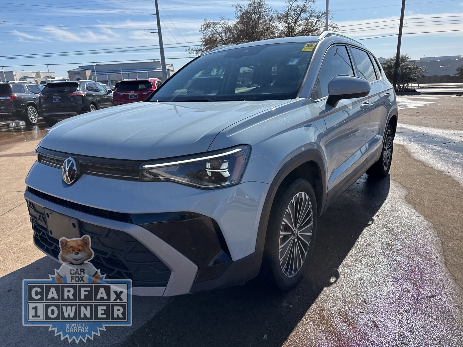 Used 2025 Volkswagen Taos SE image 3