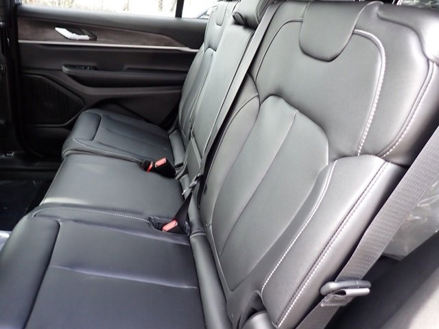 New 2025 Jeep Grand Cherokee L Limited image 11