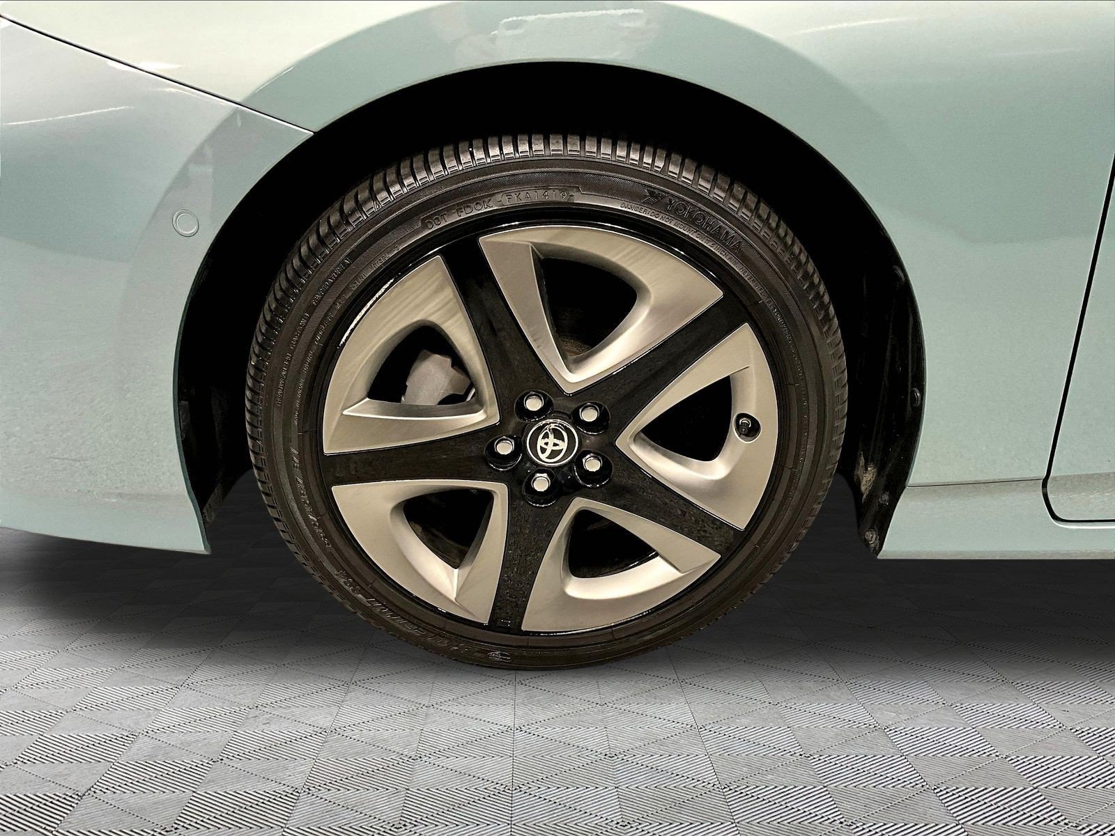 Used 2019 Toyota Prius XLE FWD image 33