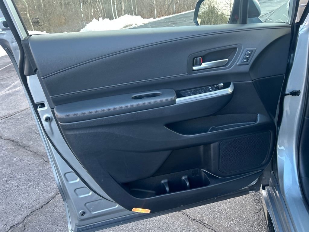 Used 2025 Toyota Sienna Platinum image 18