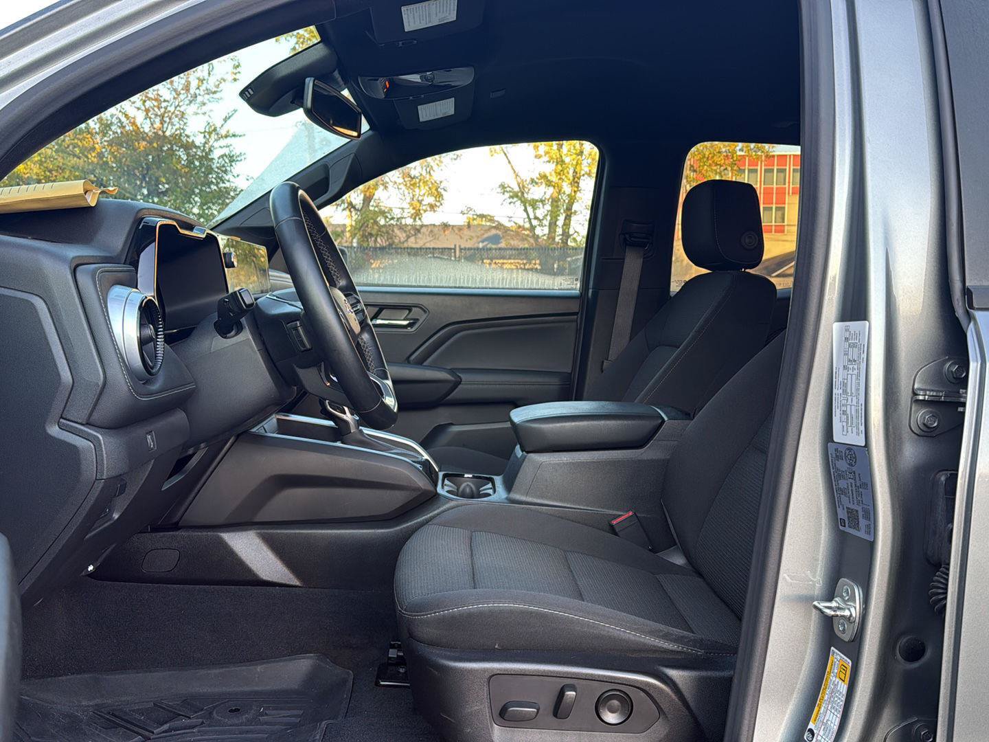 Used 2024 Chevrolet Colorado LT w/ LT Convenience Package II AWD/4WD image 9