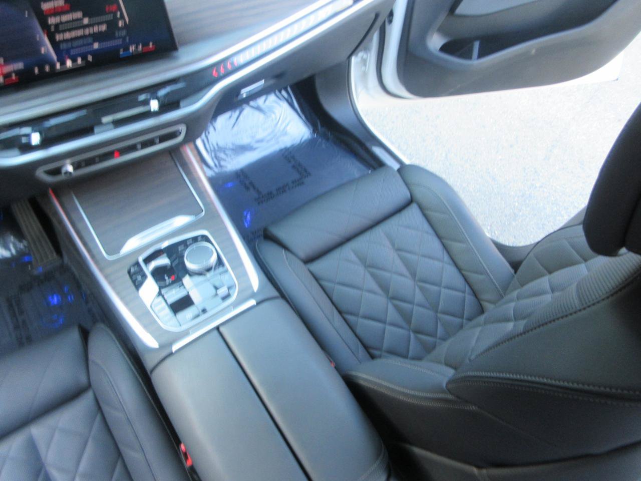 Used 2025 BMW X7 xDrive40i w/ Premium Package AWD/4WD image 21