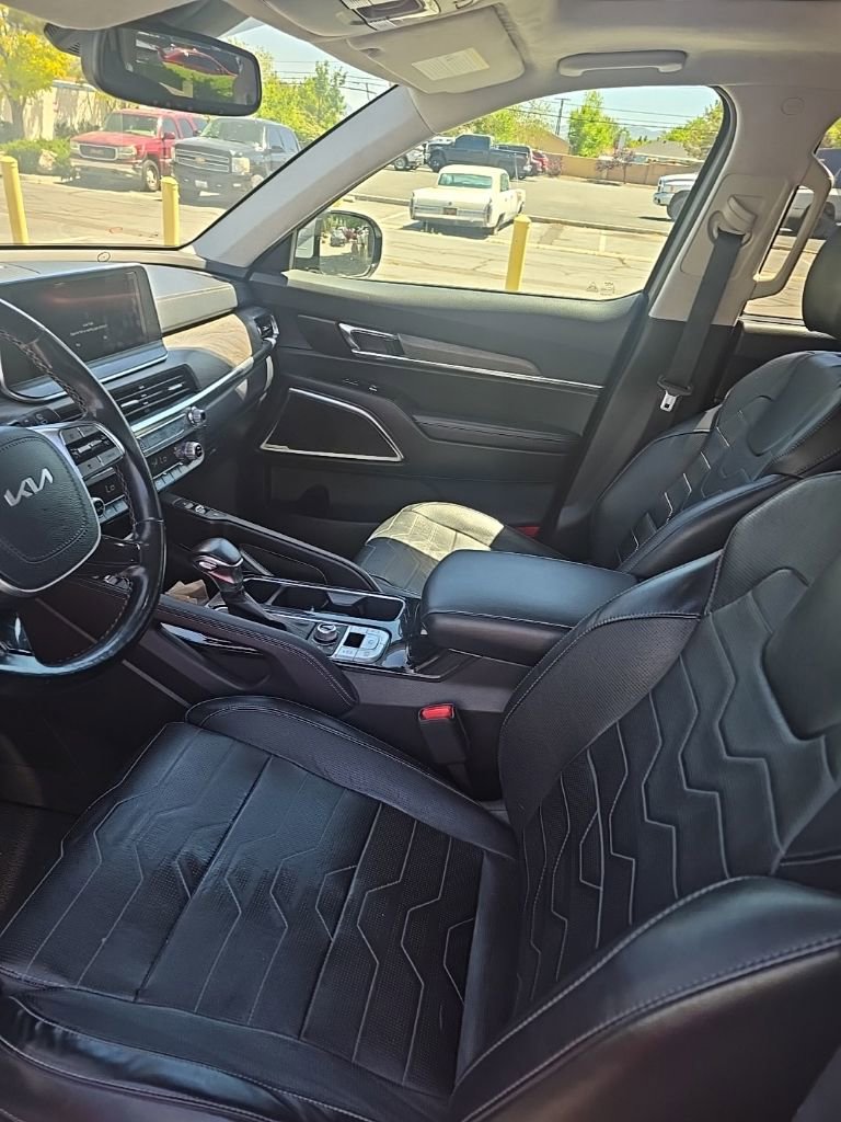 Used 2022 Kia Telluride SX w/ SX Prestige Package AWD/4WD image 3