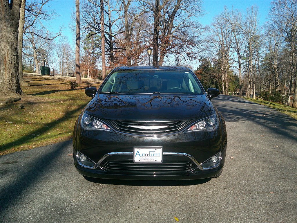 Used 2017 Chrysler Pacifica Touring Plus image 2