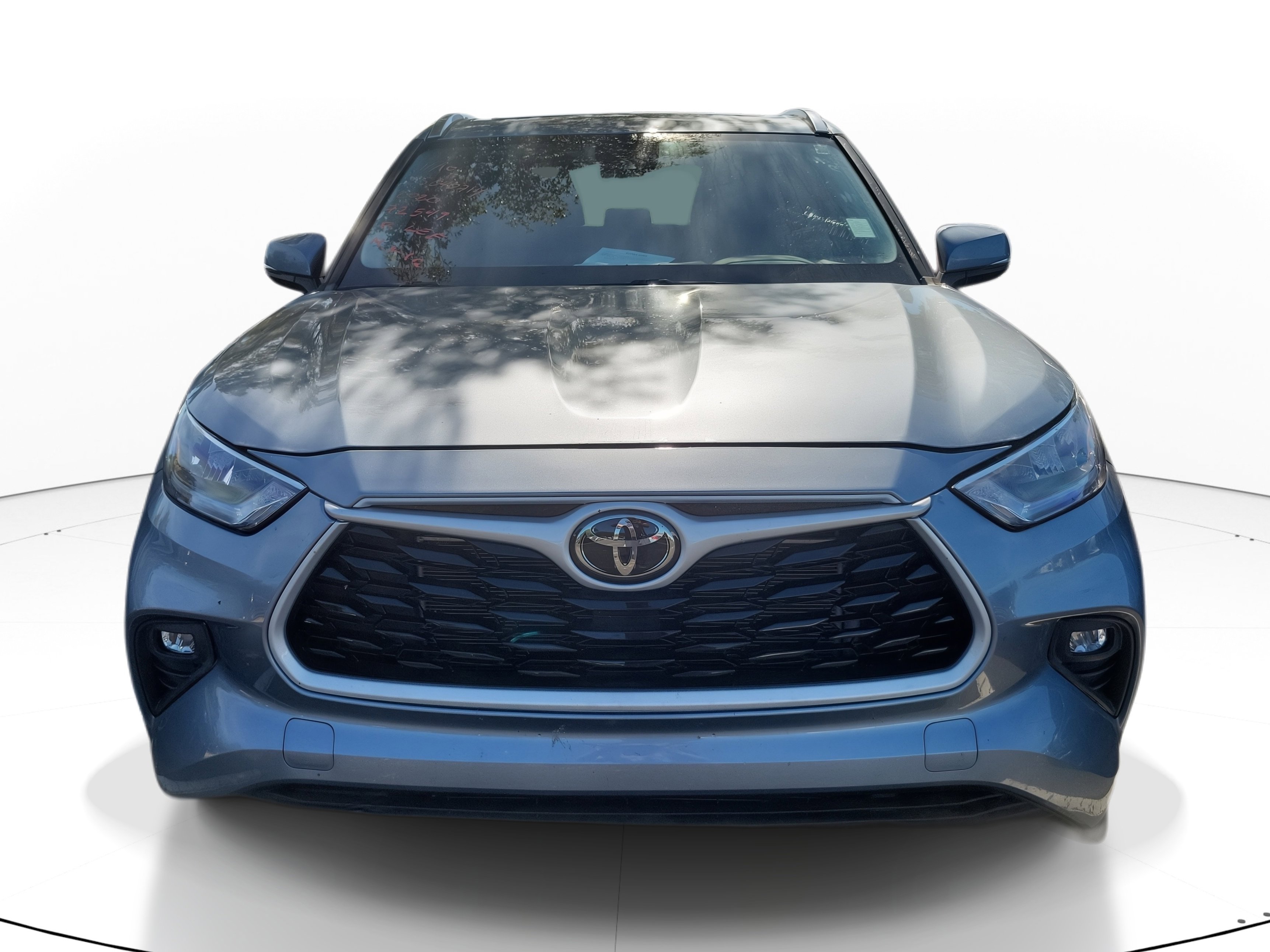 Used 2020 Toyota Highlander XLE image 2