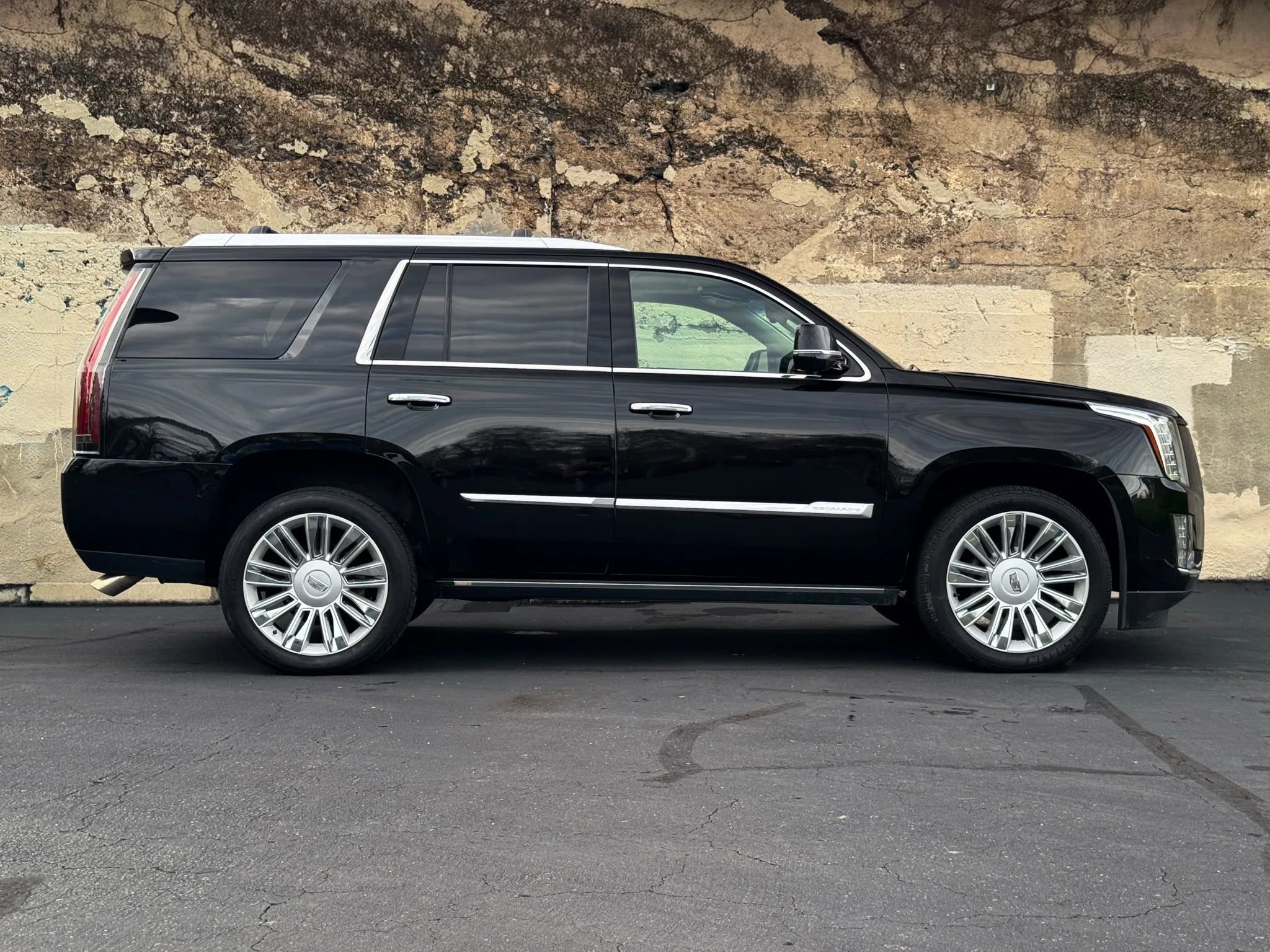 Used 2016 Cadillac Escalade Premium image 4