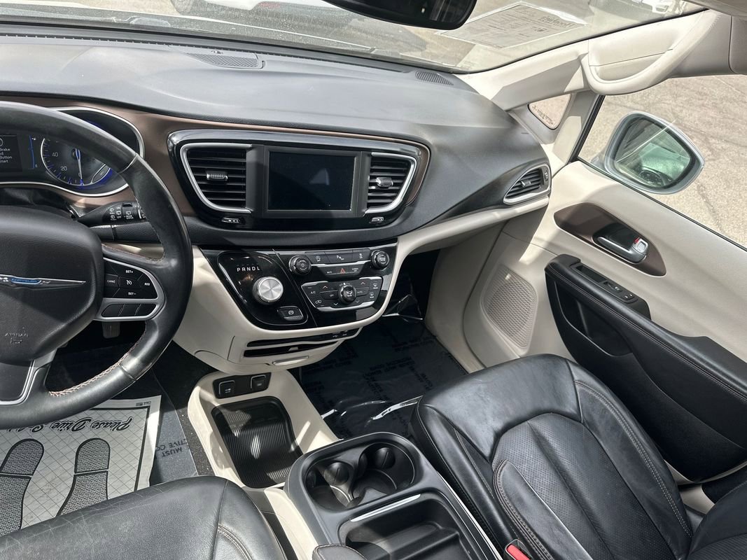 Used 2018 Chrysler Pacifica Touring-L FWD image 37