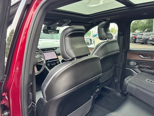 Used 2025 Jeep Grand Cherokee Summit w/ Obsidian Package AWD/4WD image 9
