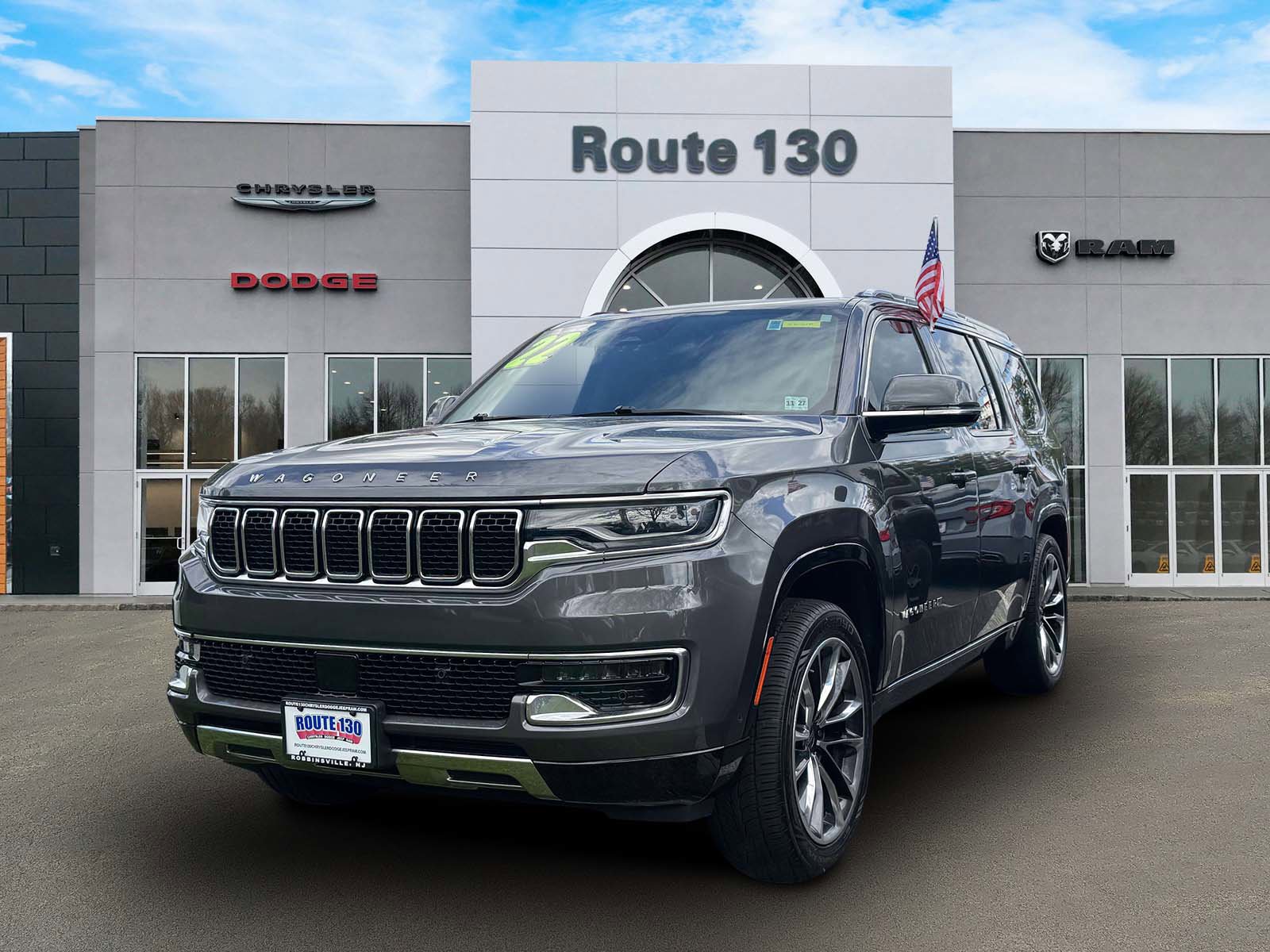 Used 2022 Jeep Wagoneer Series III w/ Premium Group I AWD/4WD image 2