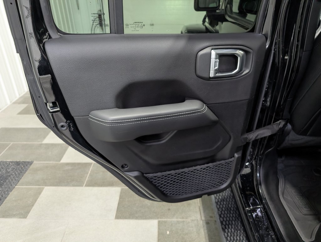 Used 2023 Jeep Wrangler Unlimited Sahara w/ Cold Weather Group AWD/4WD image 9