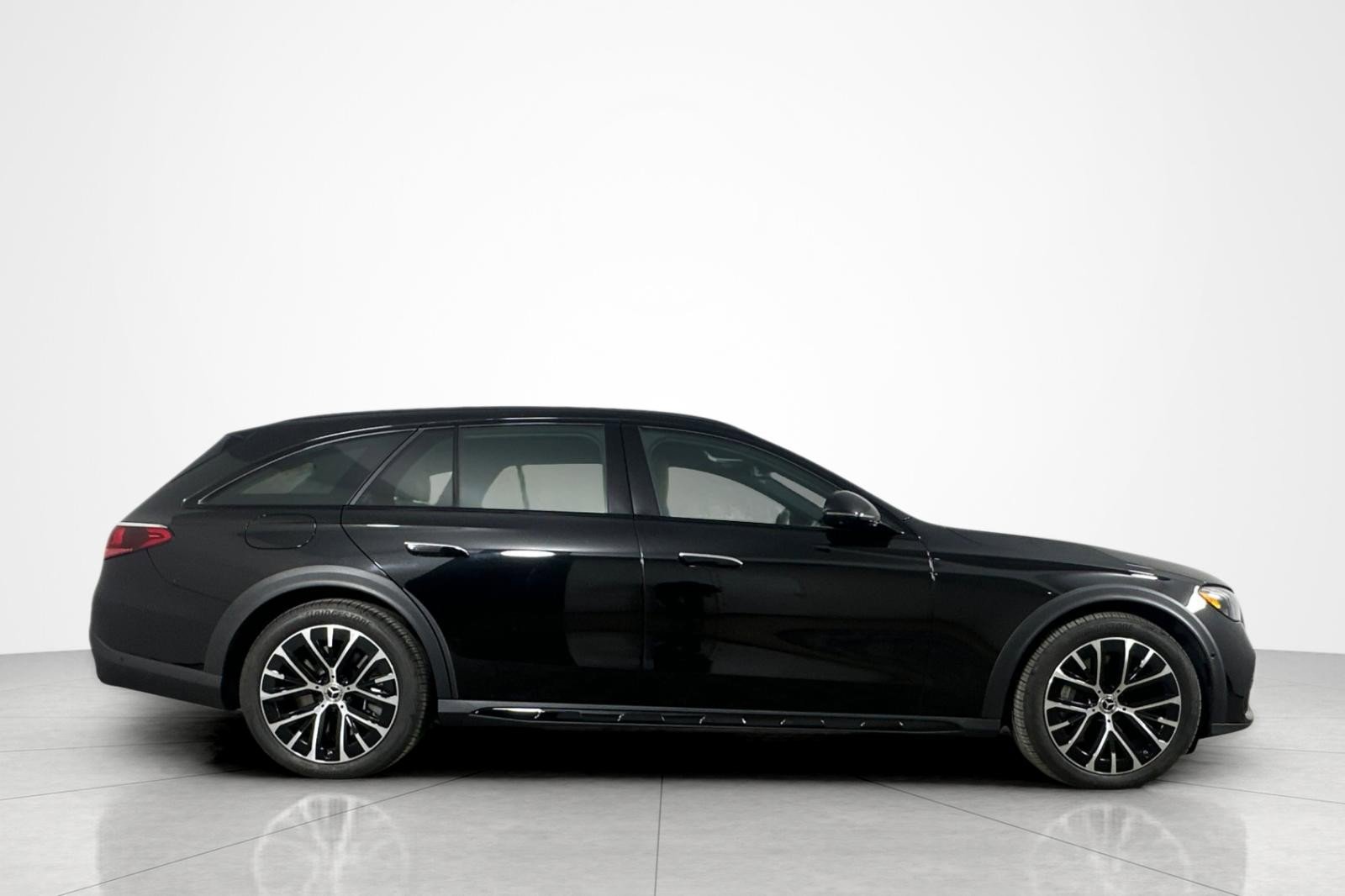 Used 2025 Mercedes-Benz E 450 4MATIC All-Terrain Wagon image 6