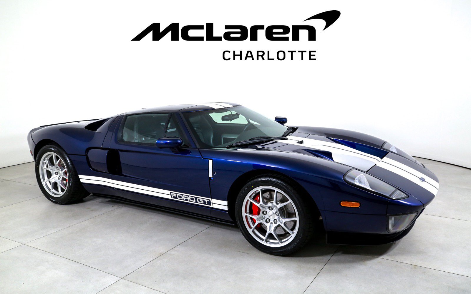Used 2005 Ford GT RWD image 2