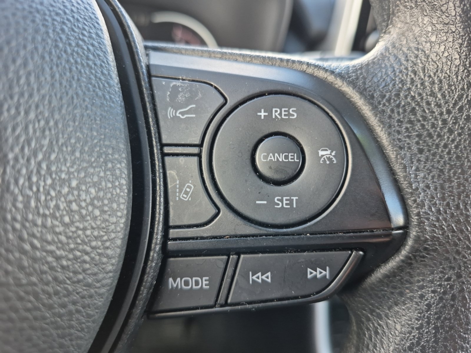 Used 2025 Toyota RAV4 XLE AWD/4WD image 12