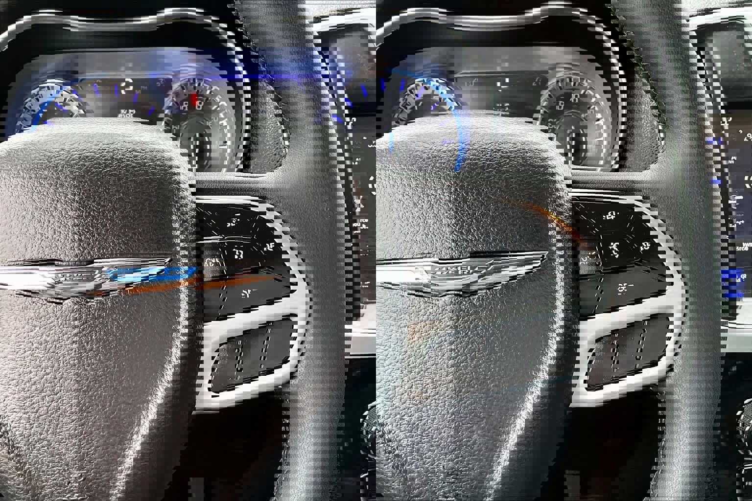 Used 2023 Chrysler 300 Touring L w/ Comfort Group image 23