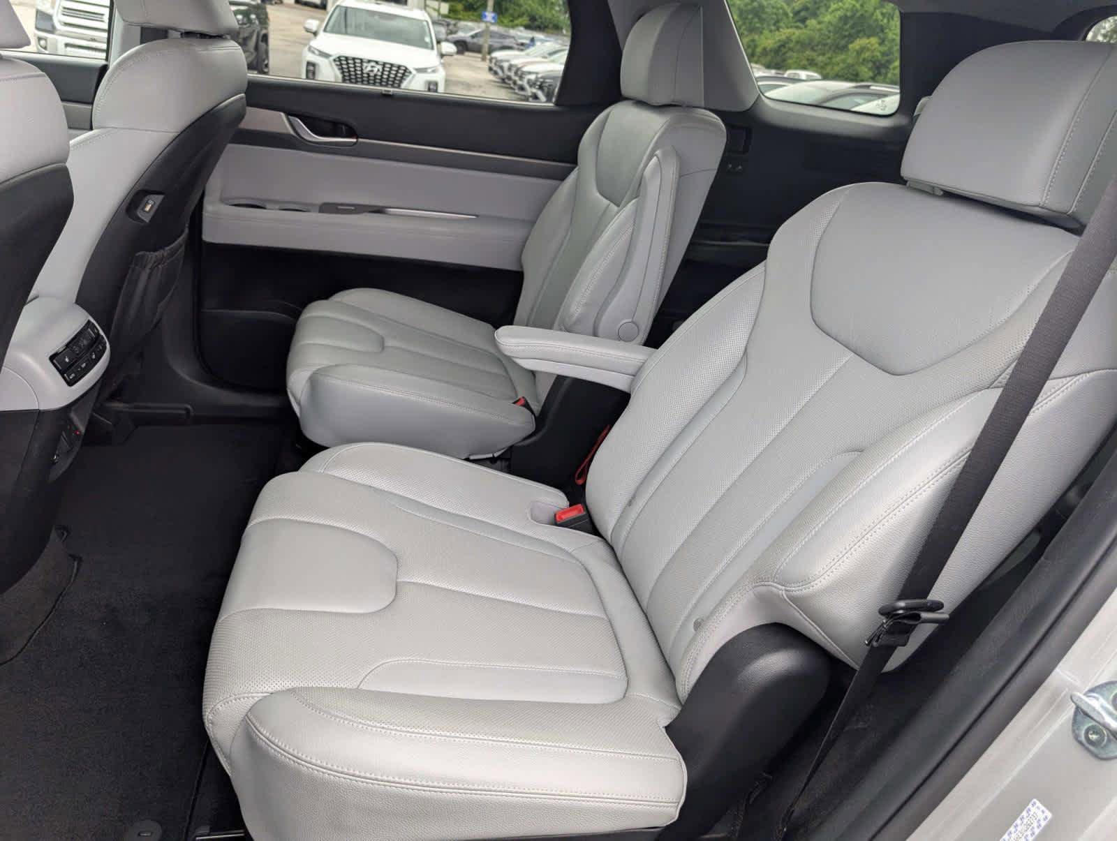 Used 2021 Hyundai Palisade SEL w/ Premium Package FWD image 17