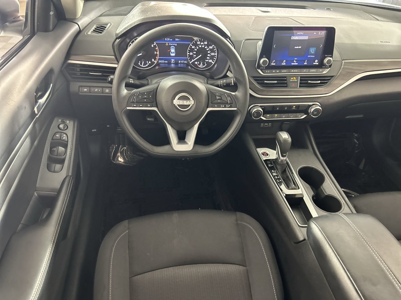 Used 2025 Nissan Altima 2.5 SV FWD image 21