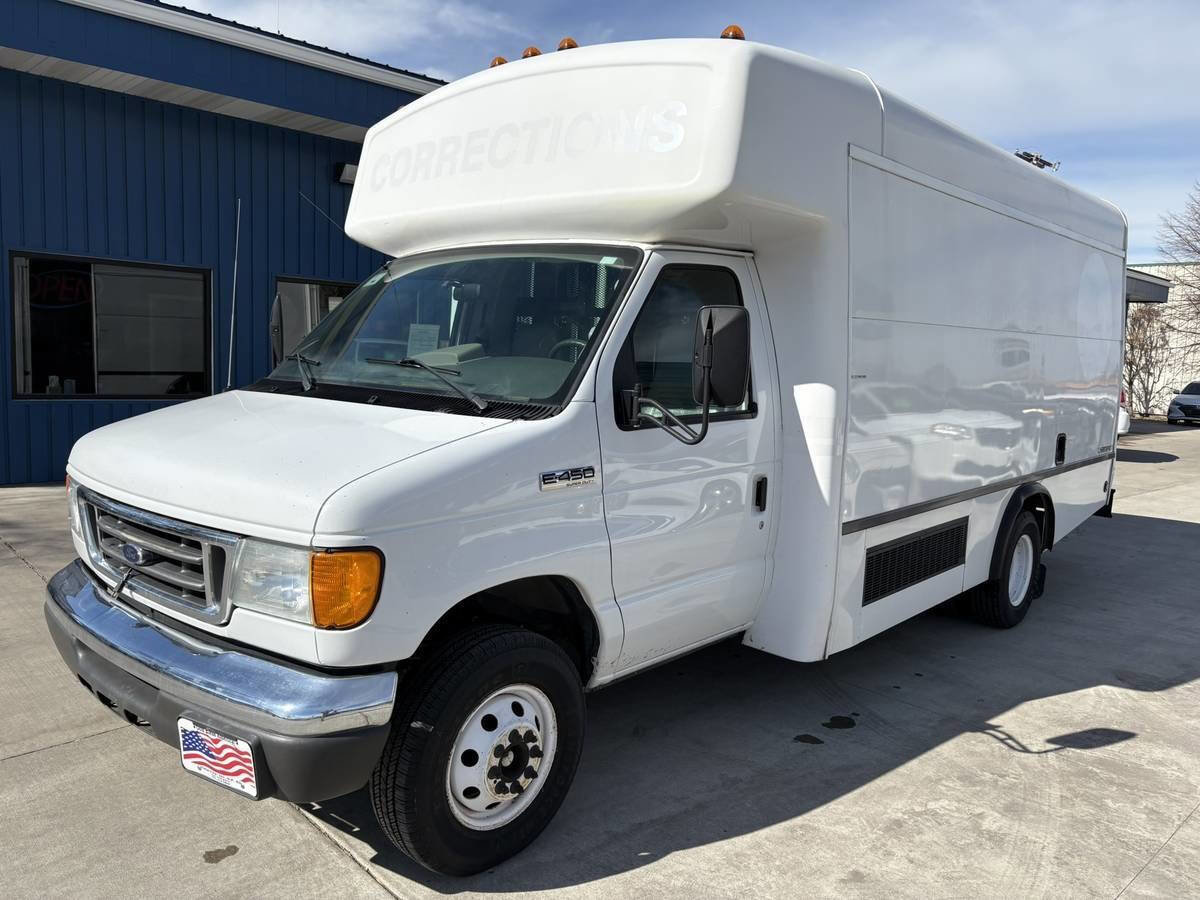 Used 2006 Ford E-450 and Econoline 450 RWD image 2