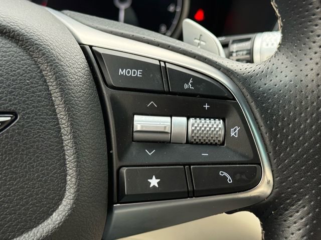Used 2025 Genesis G70 2.5T image 25