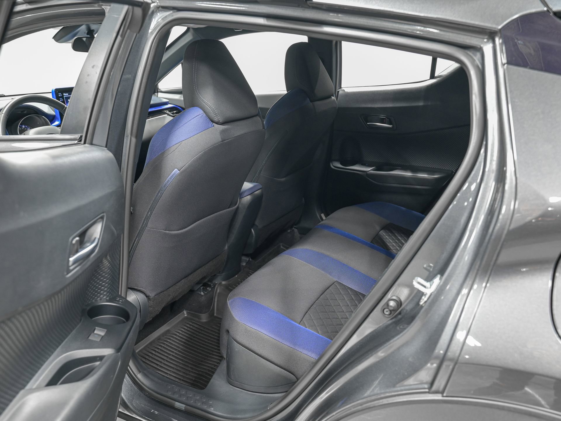 Used 2022 Toyota C-HR XLE image 26