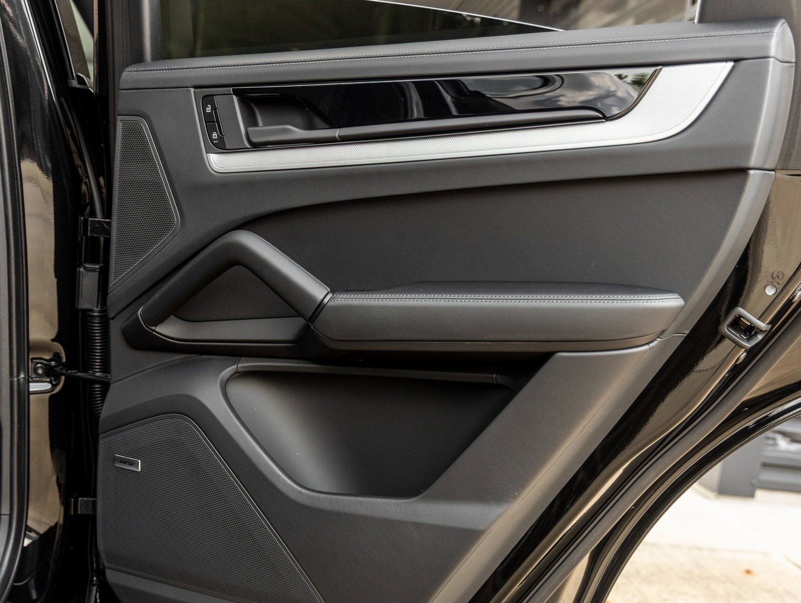 Used 2026 Porsche Cayenne Coupe image 36