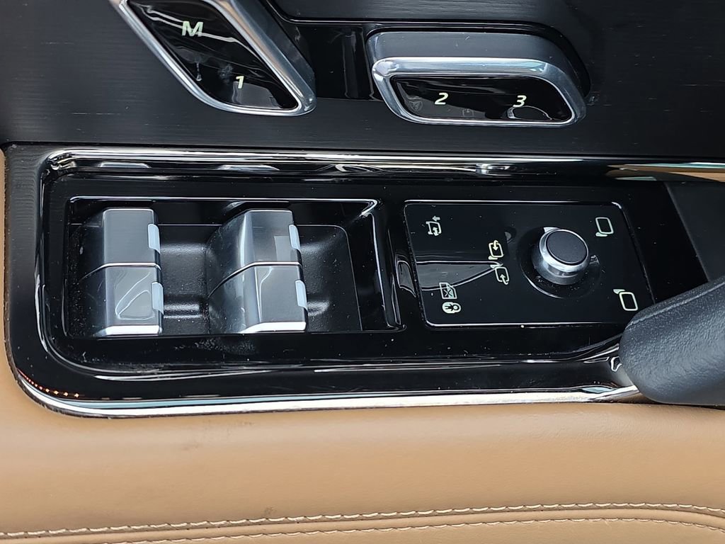 Used 2024 Land Rover Range Rover Sport SE image 32