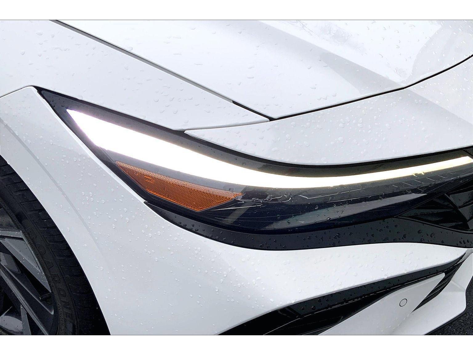 Used 2024 Hyundai Elantra Limited image 28