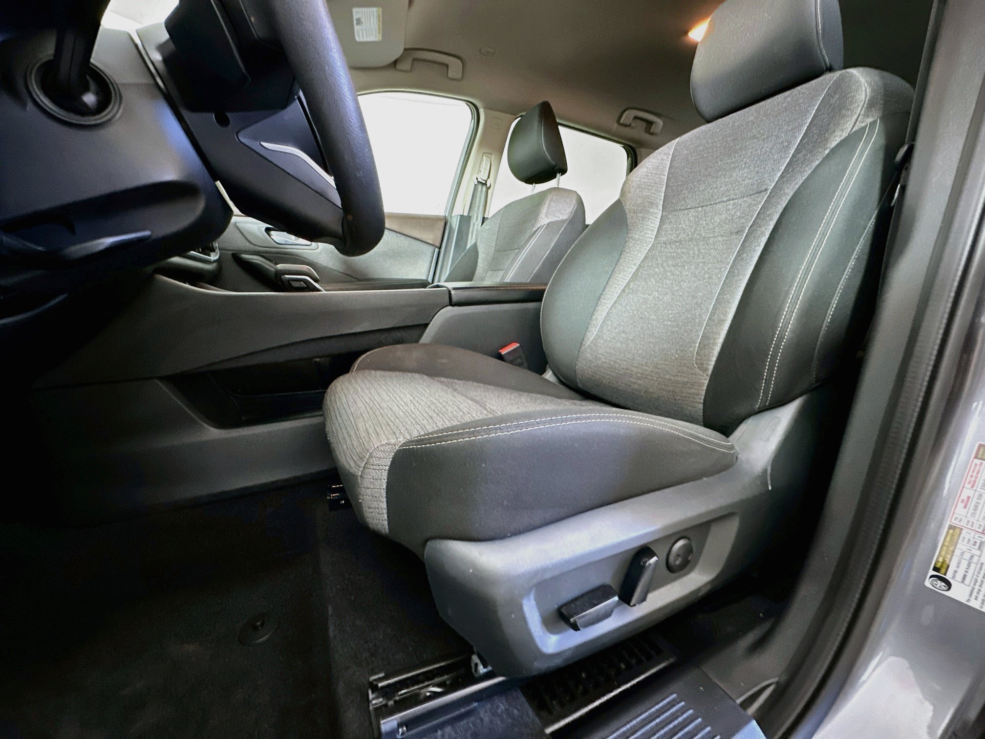 Used 2023 Nissan Rogue SV FWD image 13