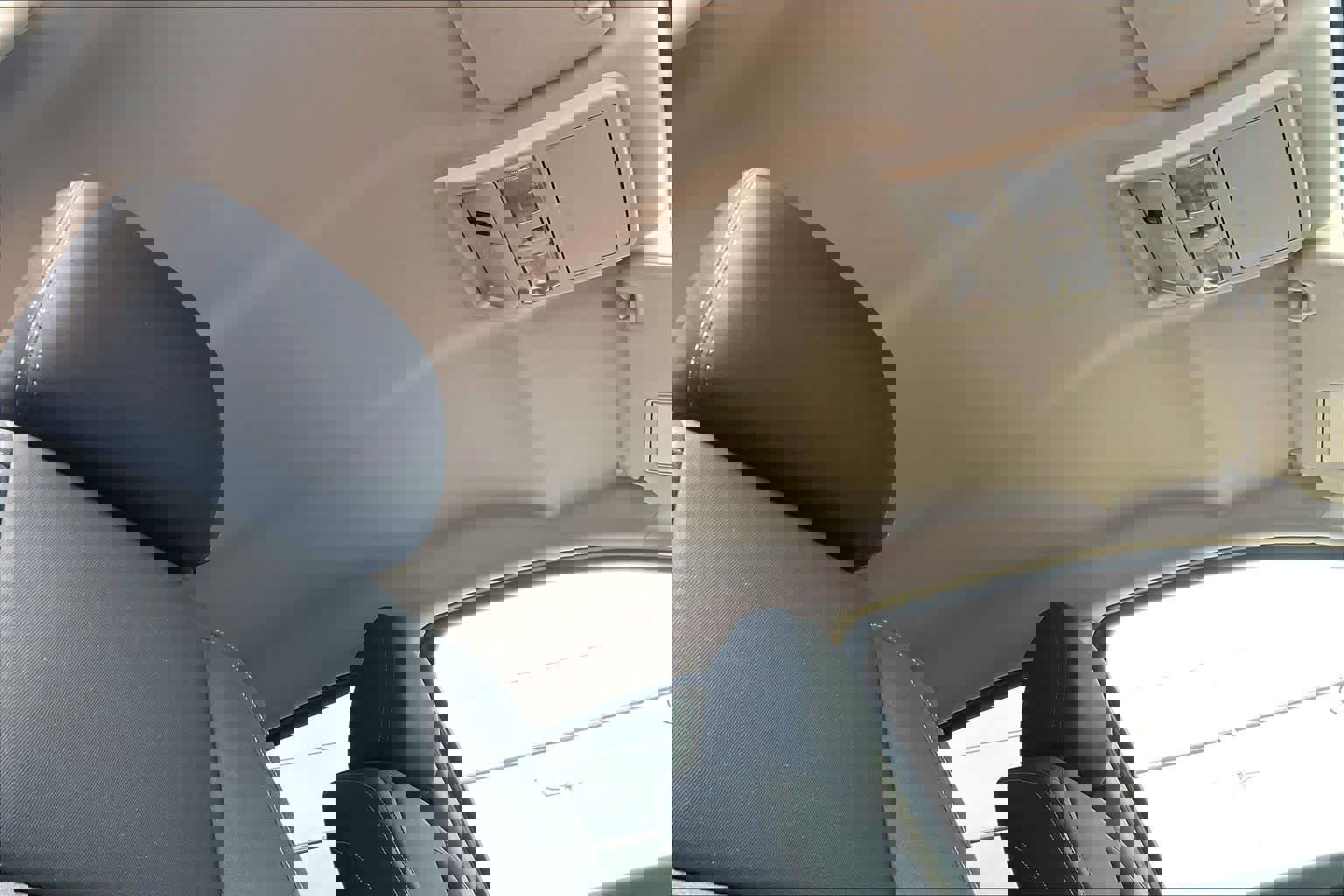 Used 2017 Nissan Titan SV image 12