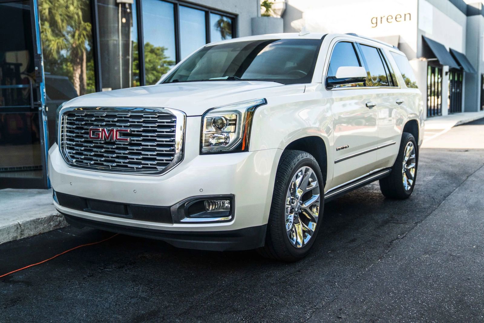 Used 2018 GMC Yukon Denali w/ Open Road Package RWD image 3