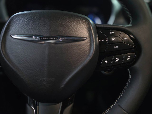 Used 2023 Chrysler Pacifica Touring-L w/ S Appearance Package FWD image 23