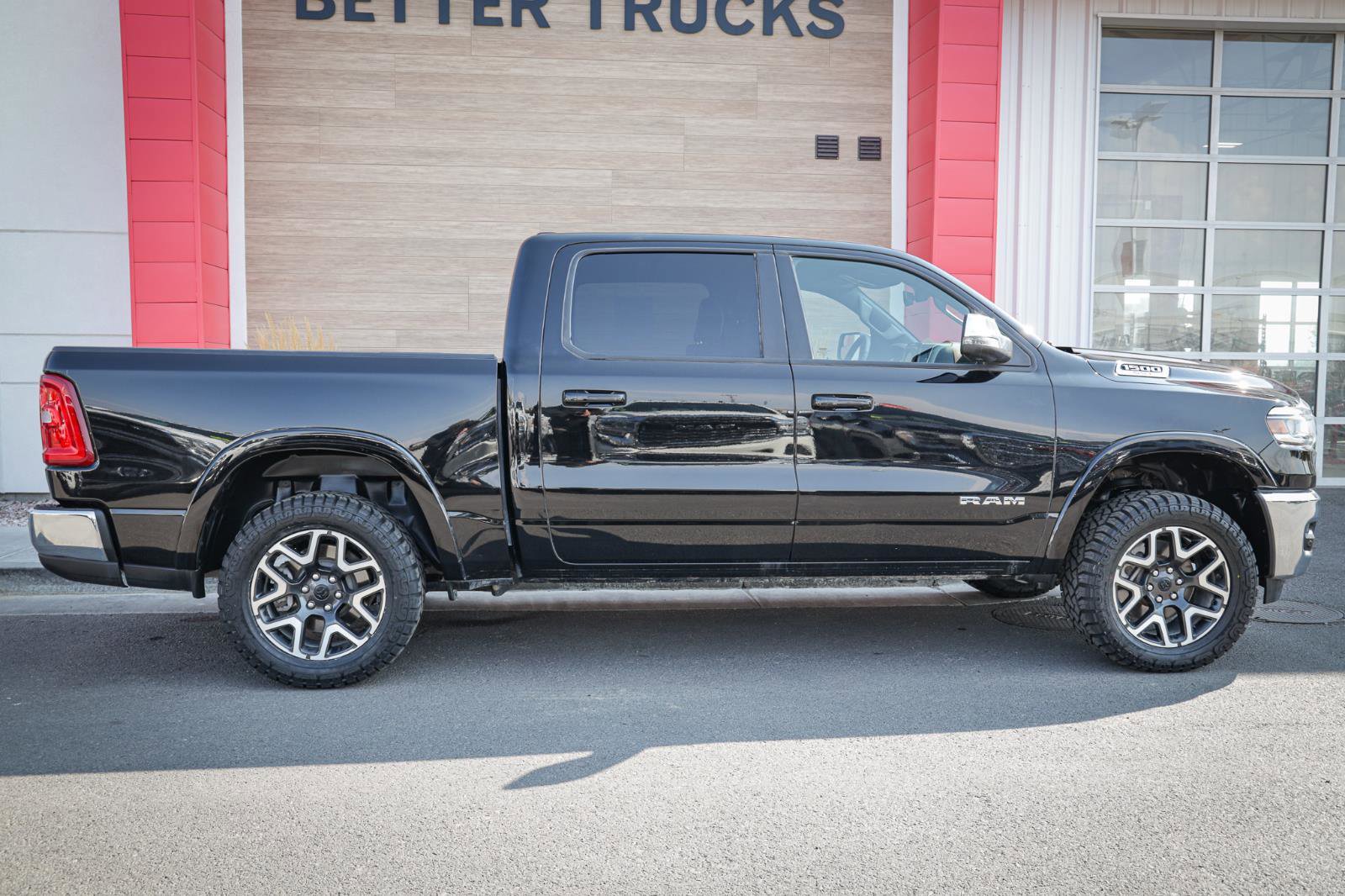 Used 2025 RAM 1500 Laramie image 2