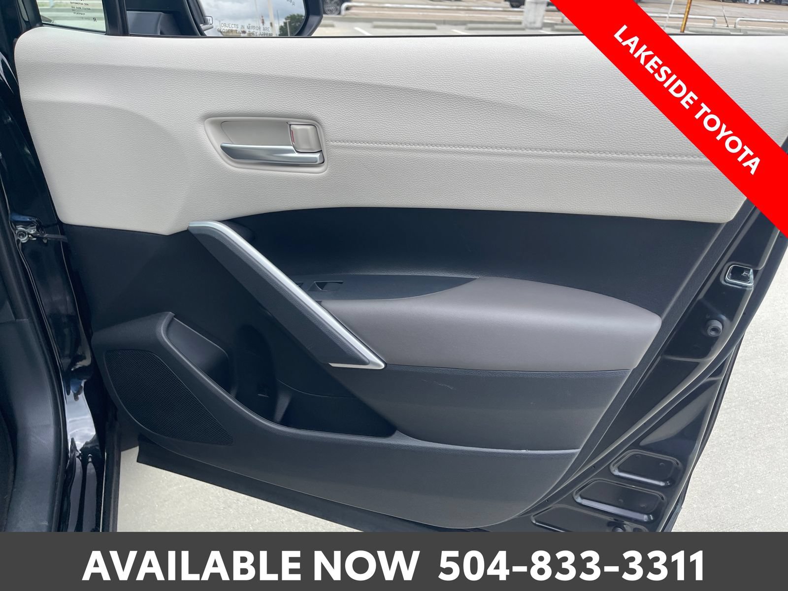Used 2023 Toyota Corolla Cross XLE w/ Convenience Package AWD/4WD image 17