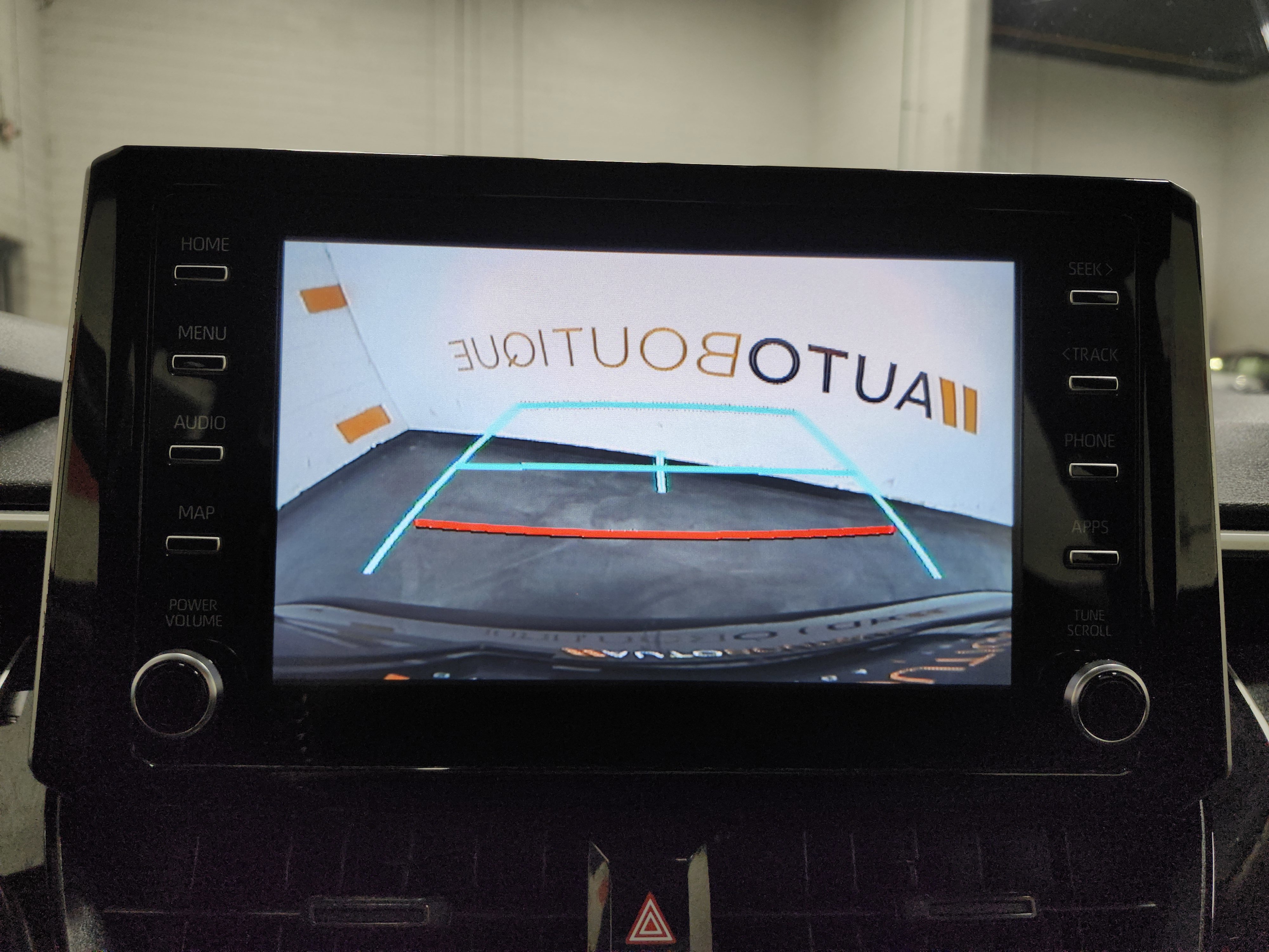 Used 2020 Toyota Corolla LE image 2