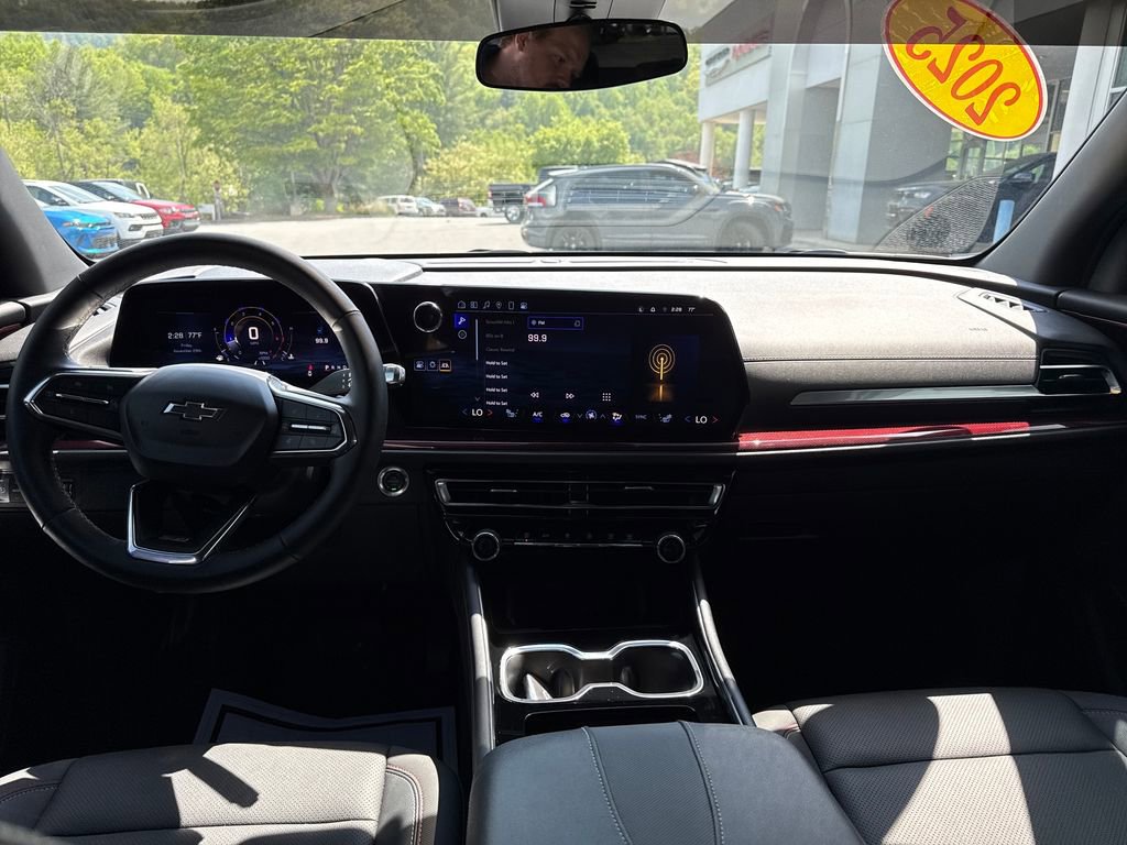 Used 2025 Chevrolet Traverse Z71 w/ LPO, Floor Liner Package AWD/4WD image 15