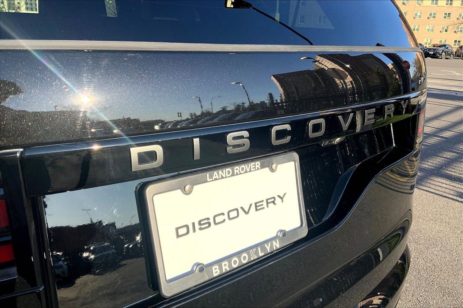 Used 2025 Land Rover Discovery Dynamic SE AWD/4WD image 9