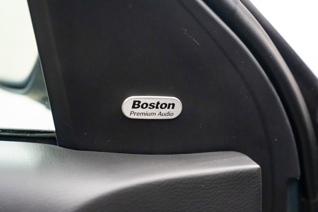 Used 2006 Chrysler 300 C w/ Protection Group II image 20