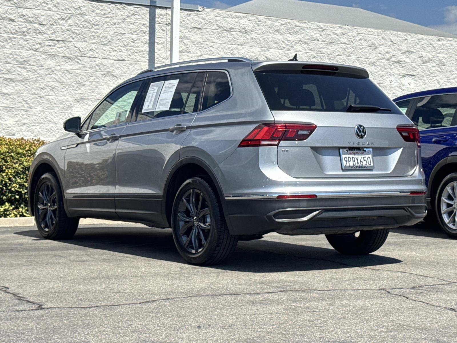 Certified 2024 Volkswagen Tiguan SE FWD image 3