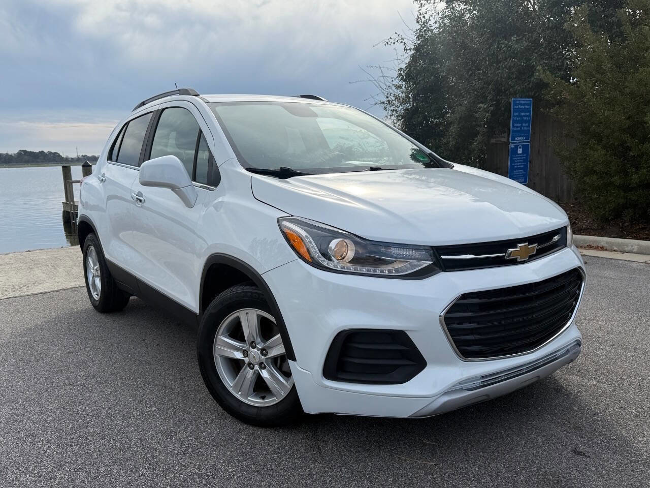 Used 2019 Chevrolet Trax LT w/ LT Convenience Package image 3