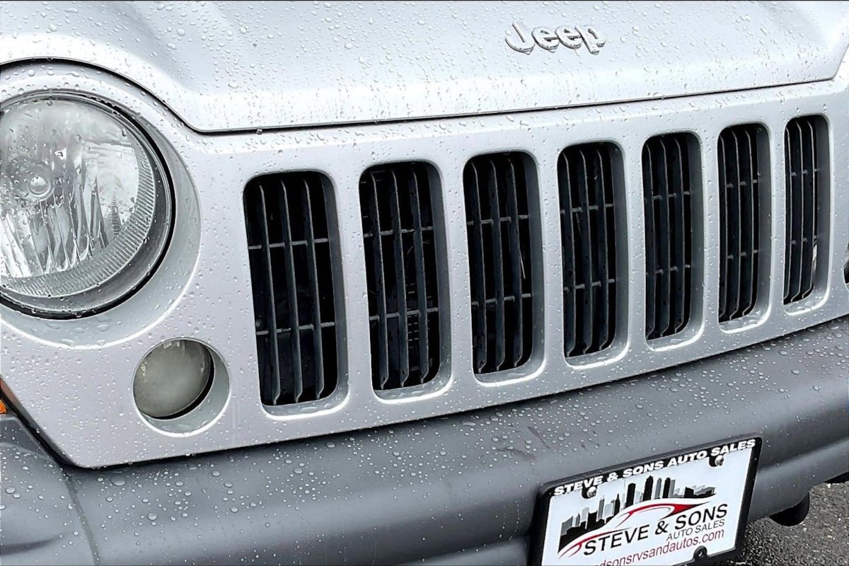Used 2005 Jeep Liberty Sport AWD/4WD image 31