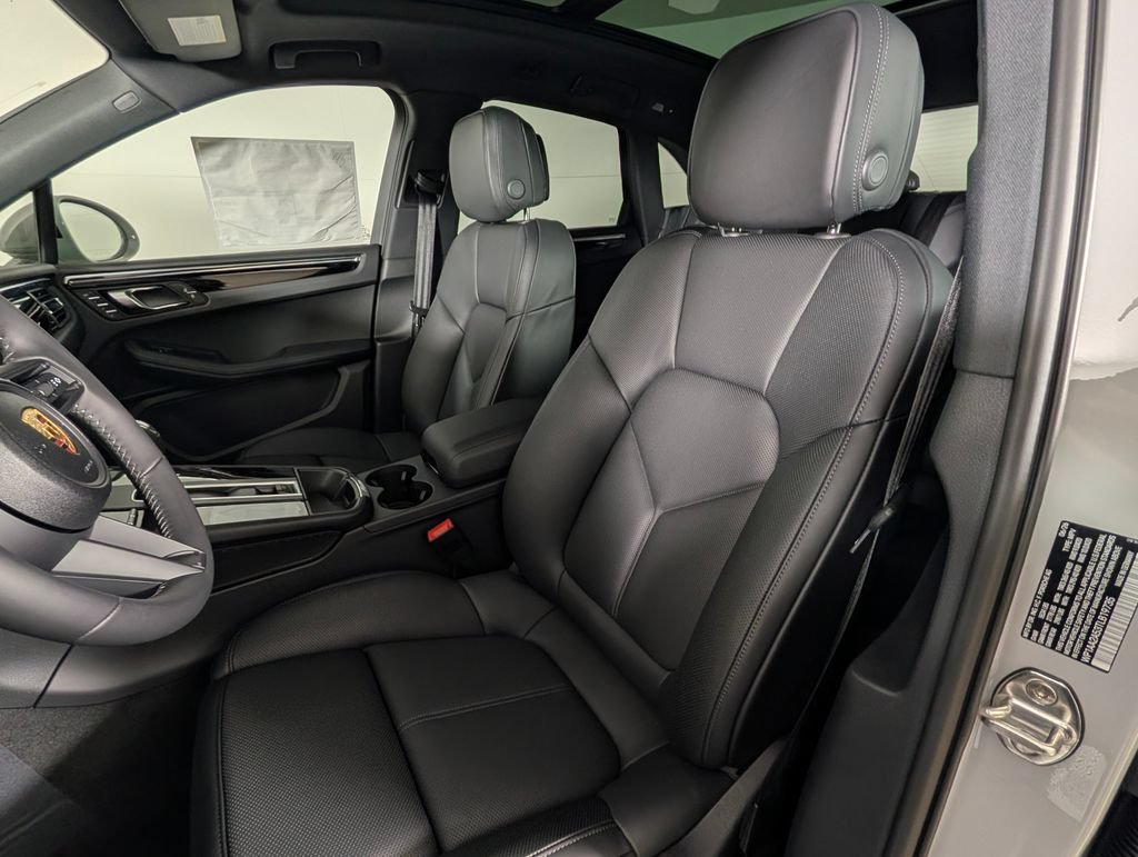 New 2026 Porsche Macan AWD/4WD image 5