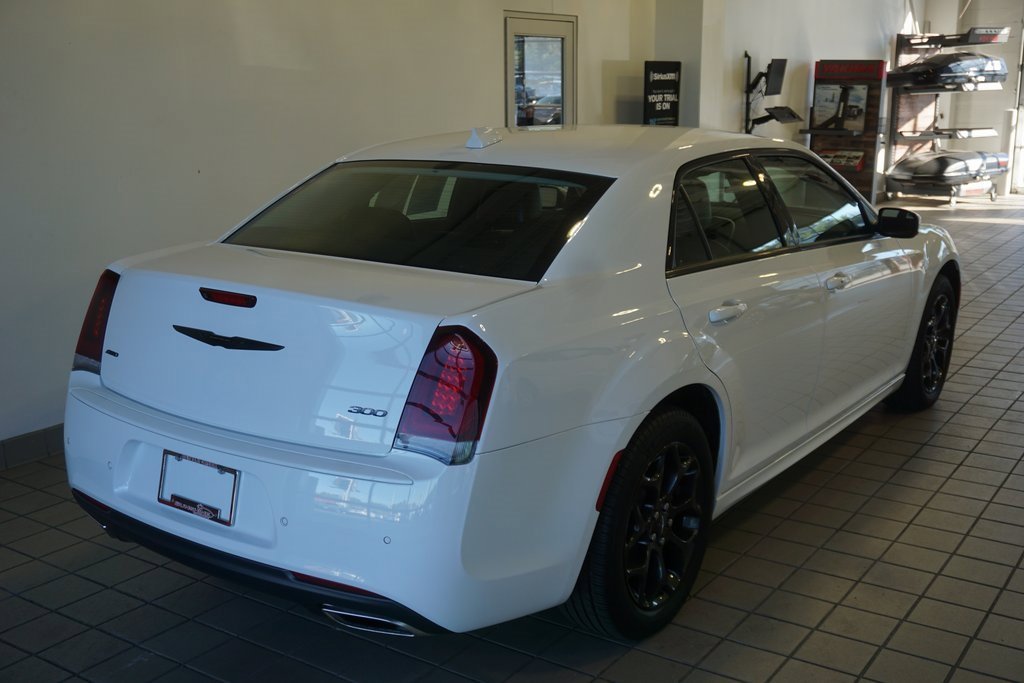 Used 2023 Chrysler 300 Touring L image 15