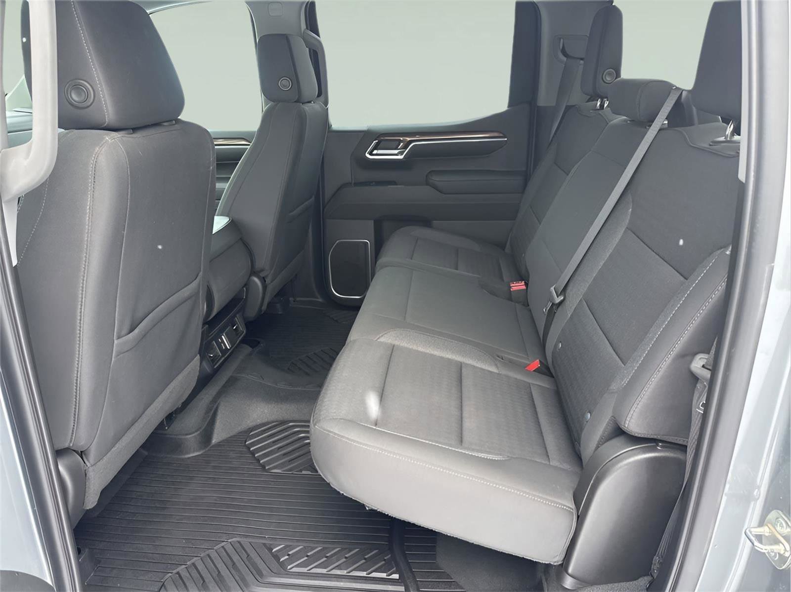 Used 2023 Chevrolet Silverado 1500 LT AWD/4WD image 9