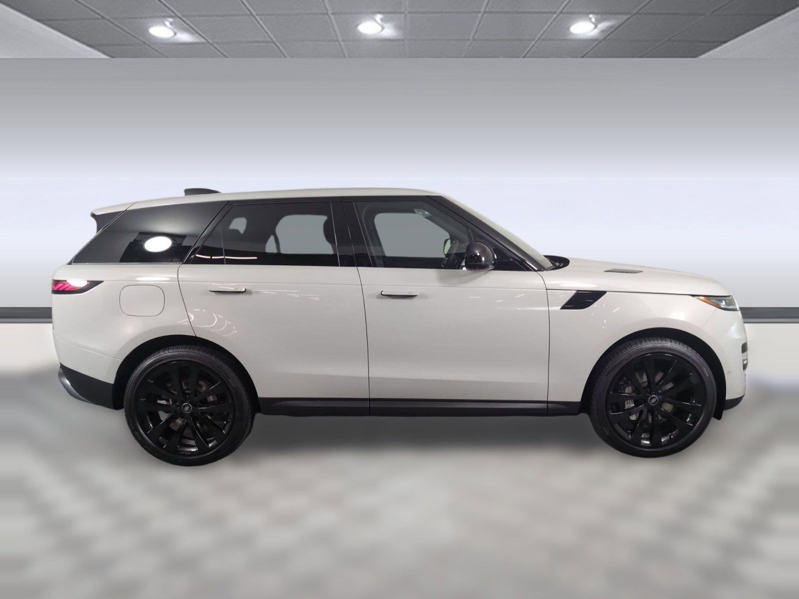 Used 2025 Land Rover Range Rover Sport SE image 7