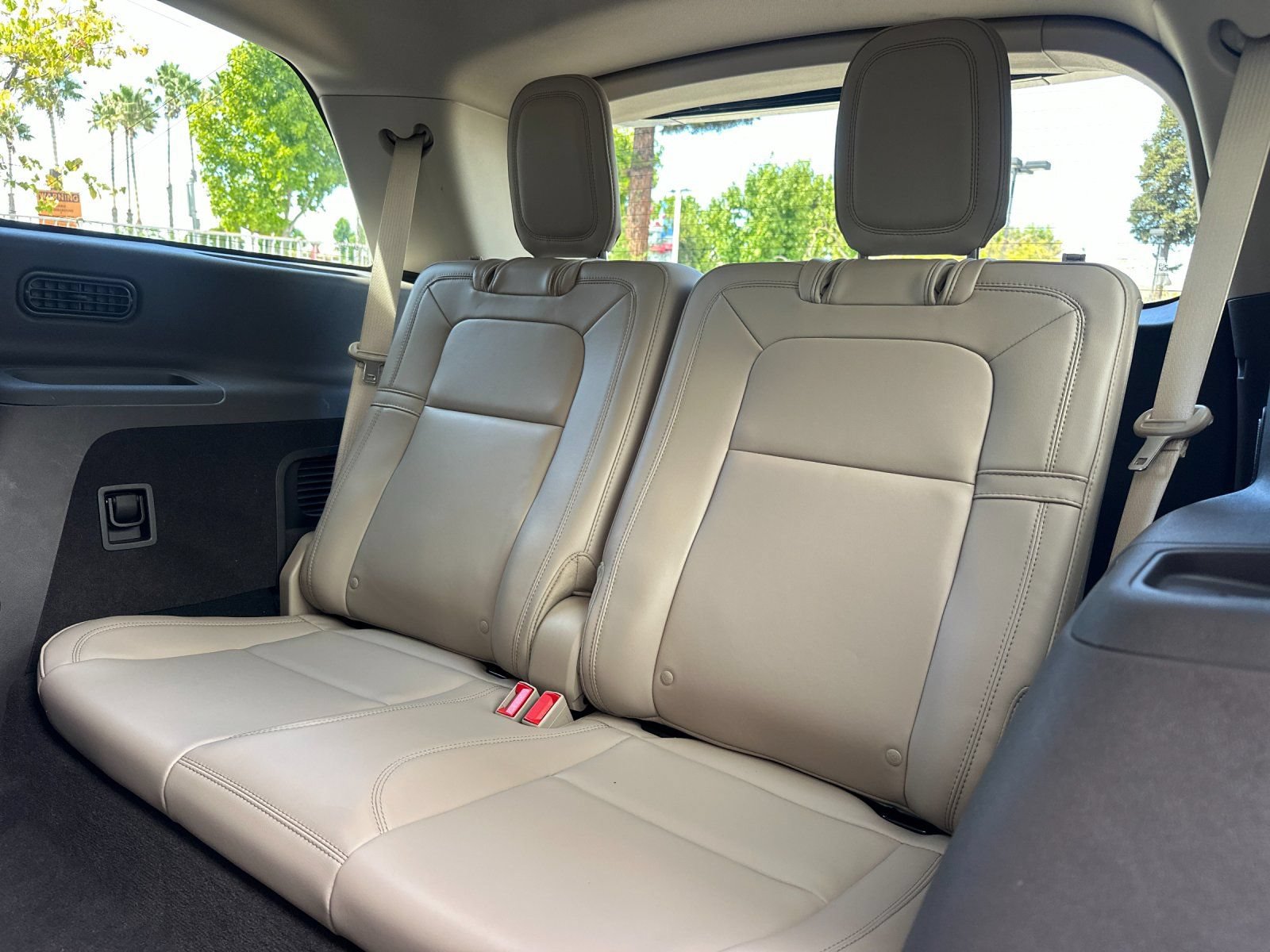 Certified 2023 Lincoln Aviator Reserve w/ Equipment Group 201A AWD/4WD image 17