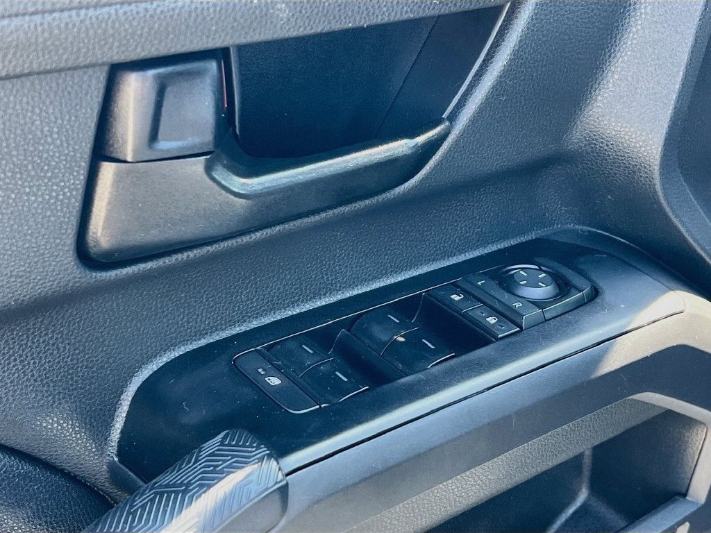 Used 2024 Toyota Tacoma SR5 AWD/4WD image 17