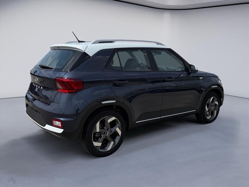 Used 2026 Hyundai Venue SEL FWD image 5
